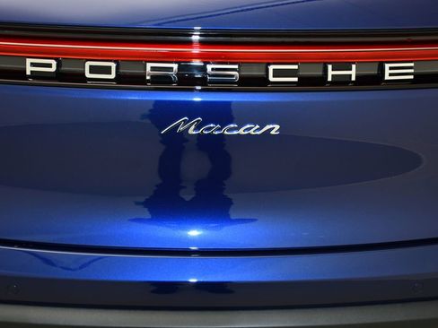 New 2026 Porsche Macan AWD/4WD image 11