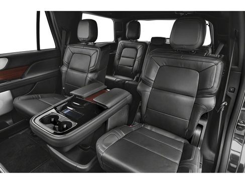 Used 2024 Lincoln Navigator Reserve w/ Monochromatic Package AWD/4WD image 8