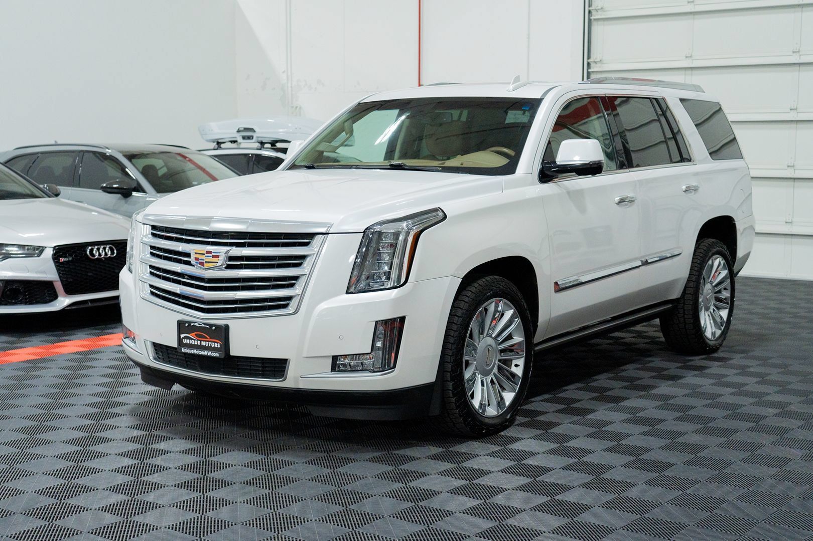 Used 2016 Cadillac Escalade Platinum AWD/4WD image 3