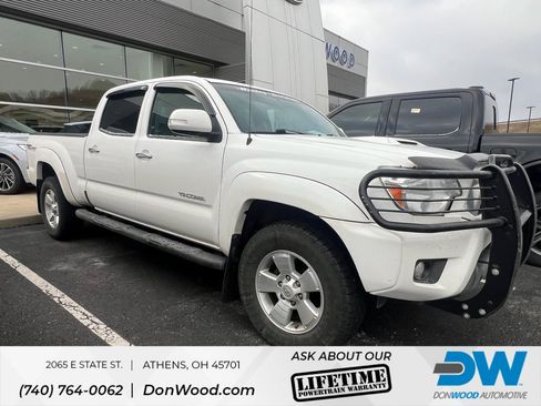 Used 2014 Toyota Tacoma Base image 1