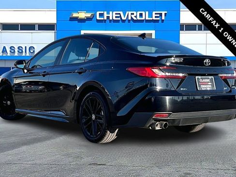 Used 2025 Toyota Camry SE image 4