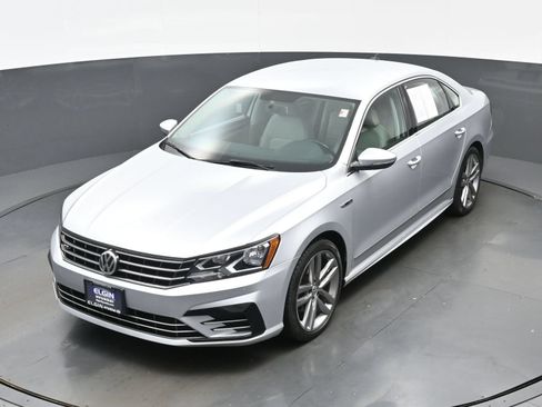 Used 2017 Volkswagen Passat 1.8T R-Line FWD image 31