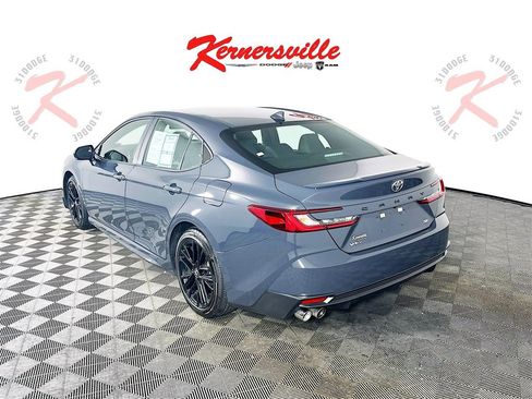 Used 2025 Toyota Camry SE image 5