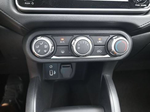 Used 2025 Nissan Versa S FWD image 17