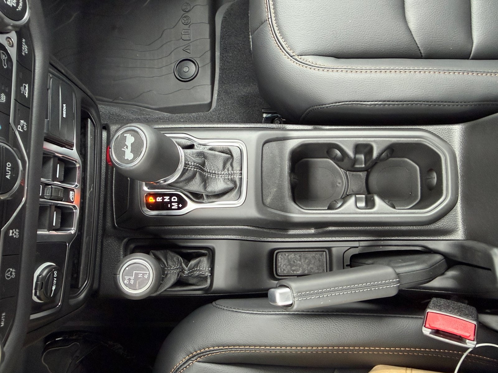 New 2027 Jeep Wrangler Unlimited Sahara AWD/4WD image 29