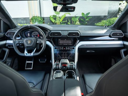 Used 2021 Lamborghini Urus AWD/4WD image 4