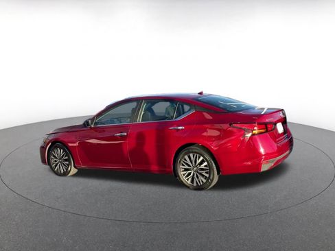 Used 2025 Nissan Altima 2.5 SV image 10