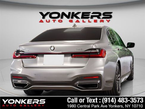 Used 2020 BMW 740i w/ M Sport Package RWD image 8