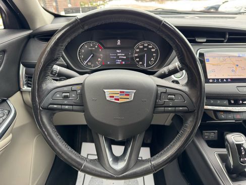 Used 2019 Cadillac XT4 Luxury w/ Cold Weather Package image 10