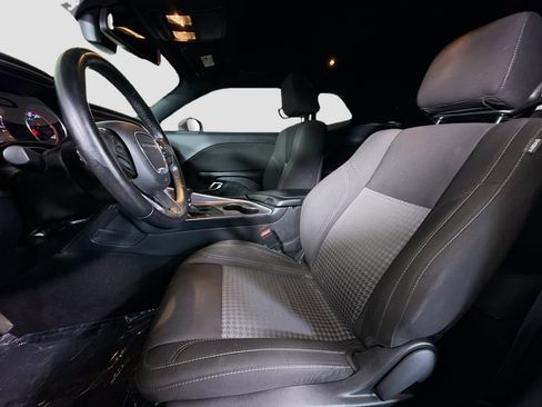 Used 2022 Dodge Challenger SXT RWD image 22