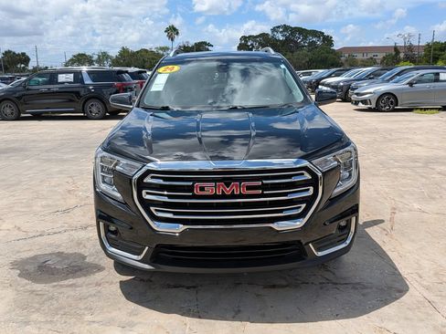 Used 2024 GMC Terrain SLT FWD image 3