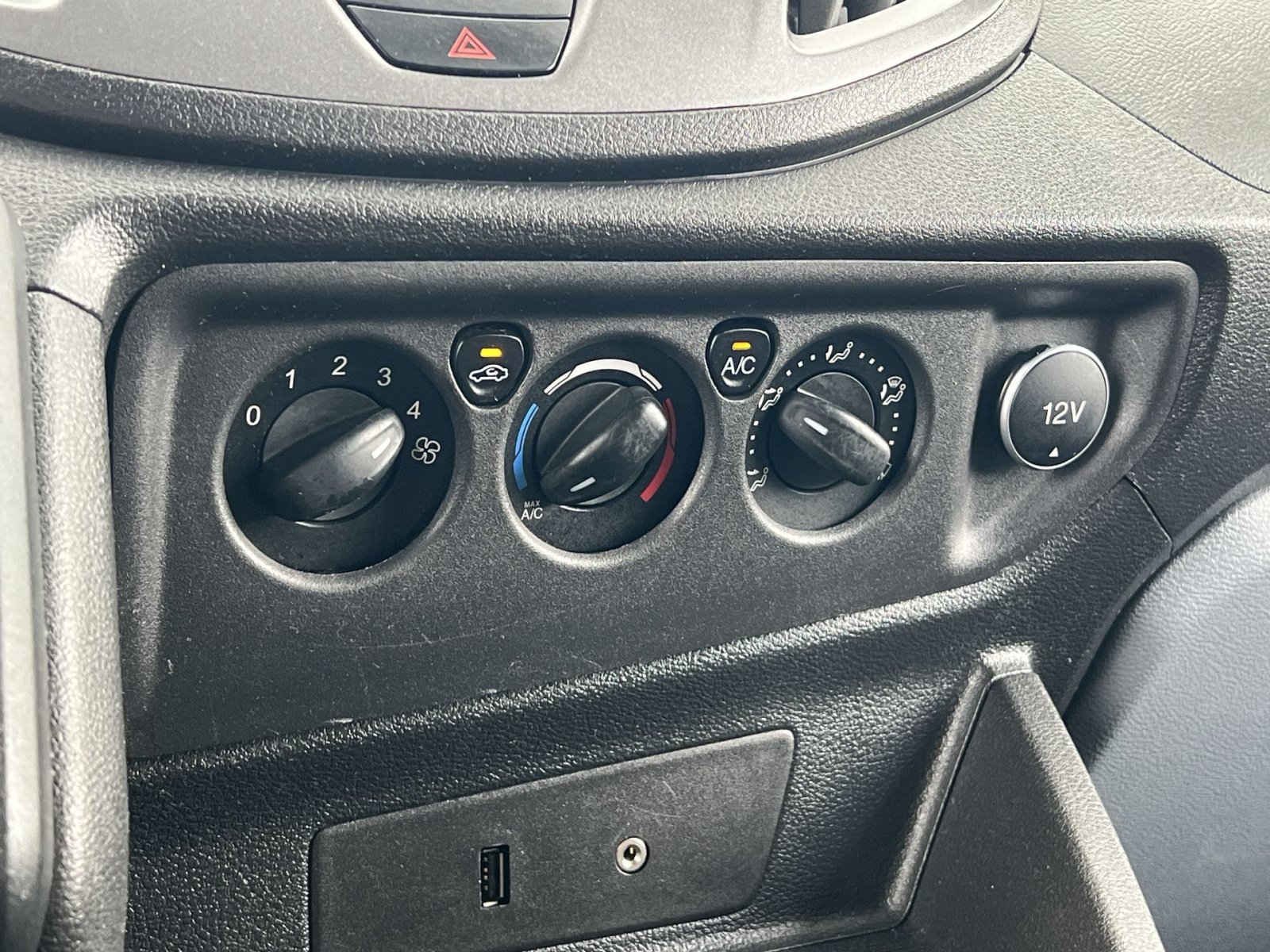 Used 2016 Ford Transit 150 XL RWD image 19