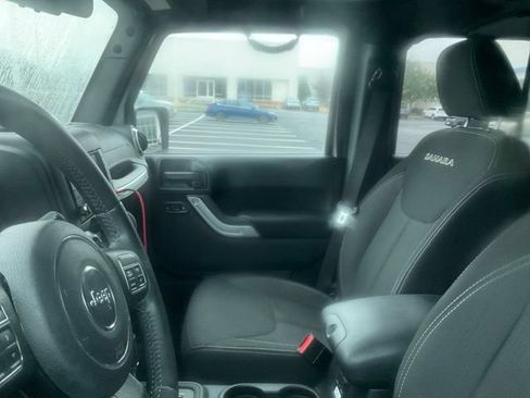 Used 2016 Jeep Wrangler Unlimited Sahara w/ Dual Top Group AWD/4WD image 8