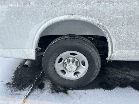 Used 2025 Chevrolet Express 2500 Work Van w/ Communications Package image 8