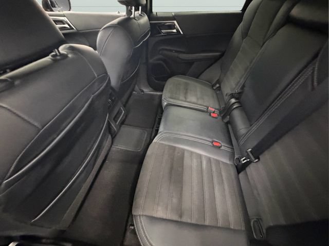 Used 2024 Mitsubishi Outlander 4WD Plug-In Hybrid image 17