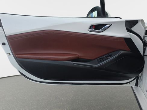 Used 2019 MAZDA MX-5 Miata RF Grand Touring image 27