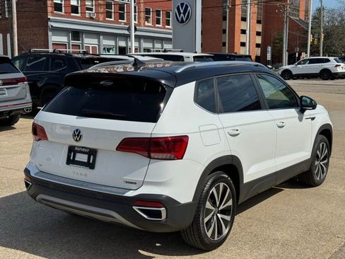 Certified 2023 Volkswagen Taos SE w/ Panoramic Sunroof Package image 5
