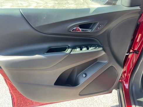 Used 2024 Chevrolet Equinox LT image 9