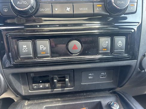 Used 2020 Nissan Titan PRO-4X AWD/4WD image 12
