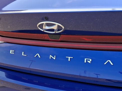 Certified 2023 Hyundai Elantra Limited FWD image 30