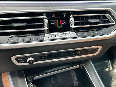 Used 2022 BMW X5 xDrive40i w/ M Sport Package image 16