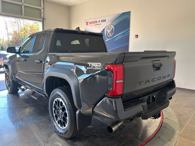 Used 2025 Toyota Tacoma TRD Off-Road AWD/4WD image 5