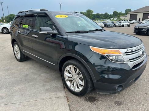 Used 2014 Ford Explorer XLT w/ Equipment Group 202A AWD/4WD image 3