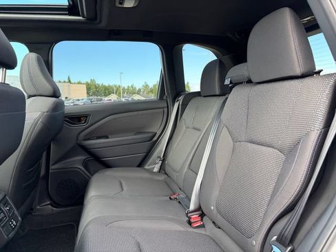 Used 2025 Subaru Forester Premium AWD/4WD image 16