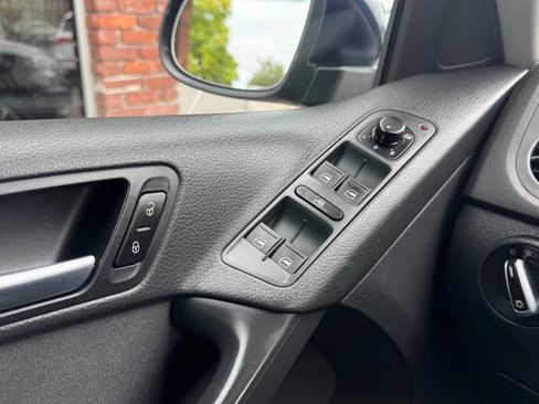 Used 2013 Volkswagen Tiguan S image 22