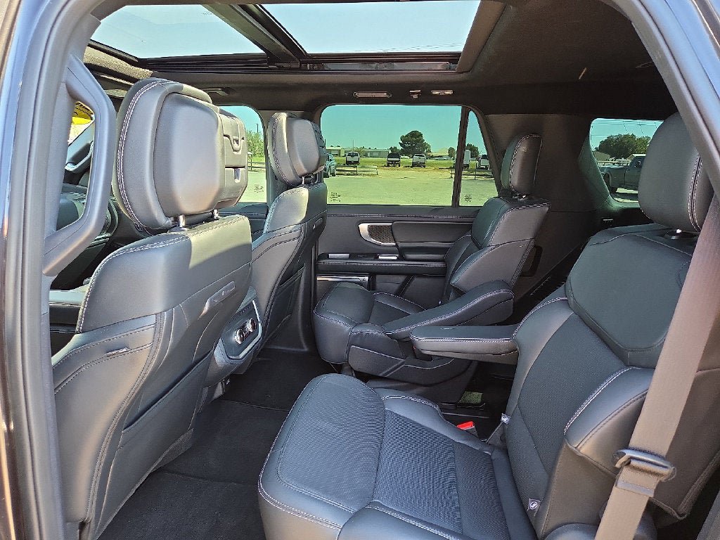 Used 2026 Ford Expedition Platinum w/ Stealth Appearance Package AWD/4WD image 18