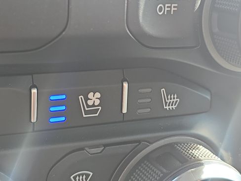 Used 2022 RAM 1500 Laramie AWD/4WD image 23