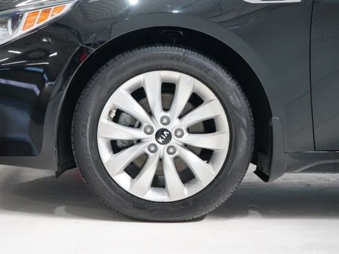 Used 2018 Kia Optima S image 12