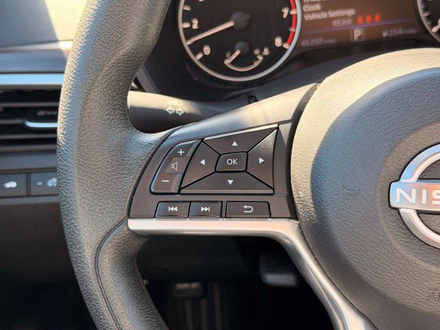 Used 2025 Nissan Altima 2.5 SV FWD image 24