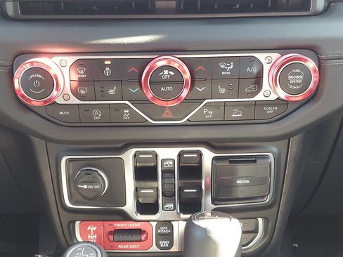 Certified 2025 Jeep Gladiator Rubicon image 33