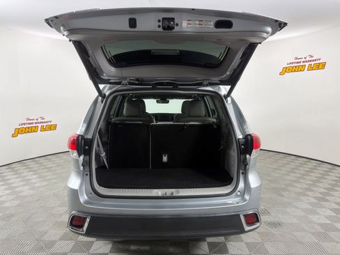 Used 2018 Toyota Highlander Limited AWD/4WD image 5