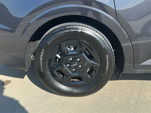 Used 2025 Kia Carnival LXS image 16