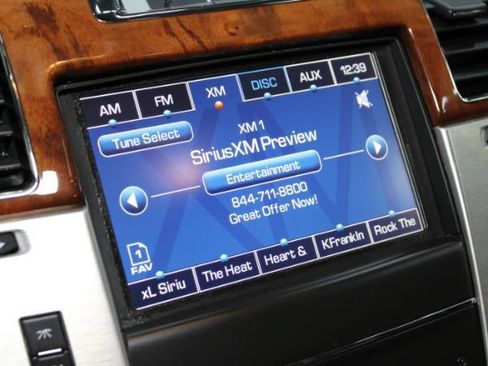 Used 2013 Cadillac Escalade Platinum AWD/4WD image 17