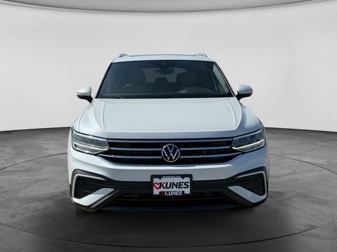 Used 2023 Volkswagen Tiguan SE w/ Panoramic Sunroof Package AWD/4WD image 4