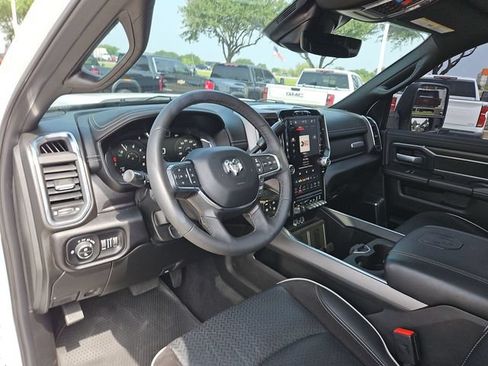 Used 2025 RAM 2500 Laramie AWD/4WD image 10