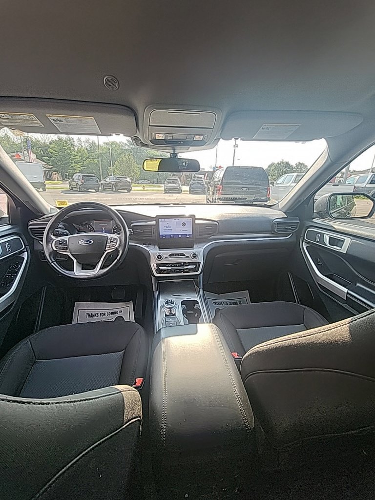 Used 2023 Ford Explorer XLT AWD/4WD image 17