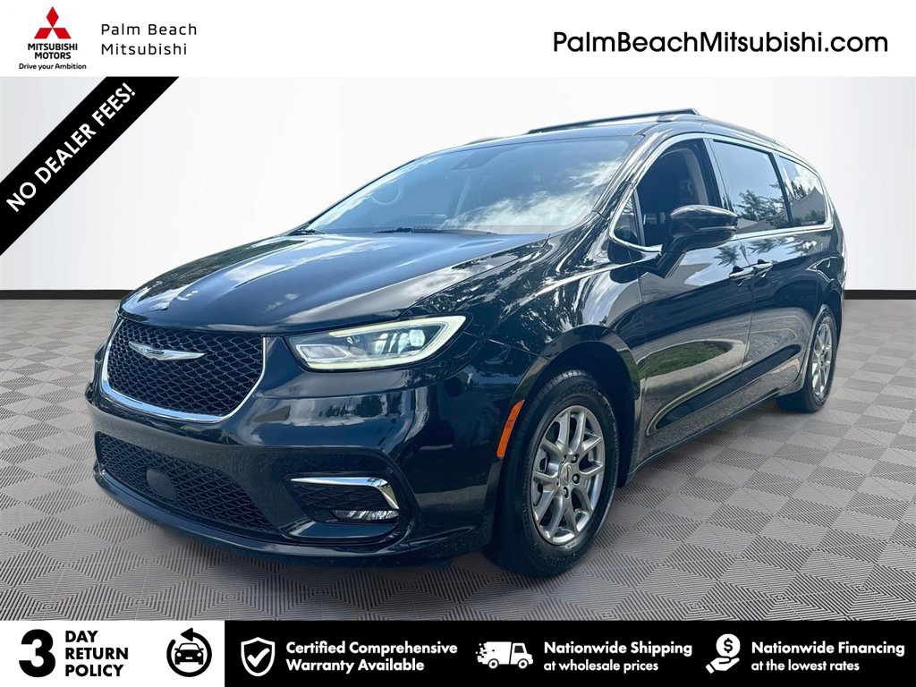 Used 2021 Chrysler Pacifica Touring FWD image 1