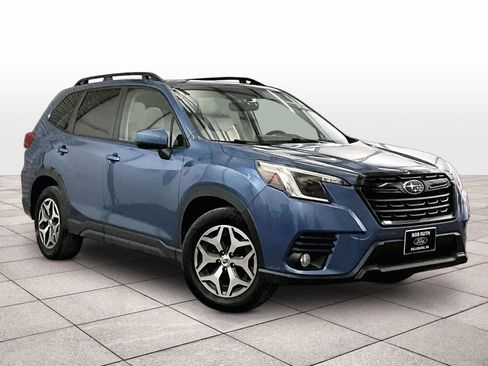 Used 2022 Subaru Forester Premium AWD/4WD image 2