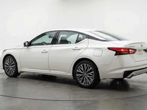Used 2025 Nissan Altima 2.5 SV FWD image 6