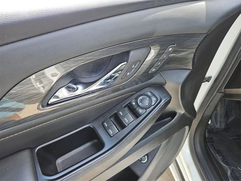 Used 2023 Chevrolet Traverse High Country image 16