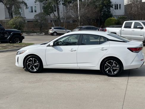Used 2024 Nissan Sentra SV image 3
