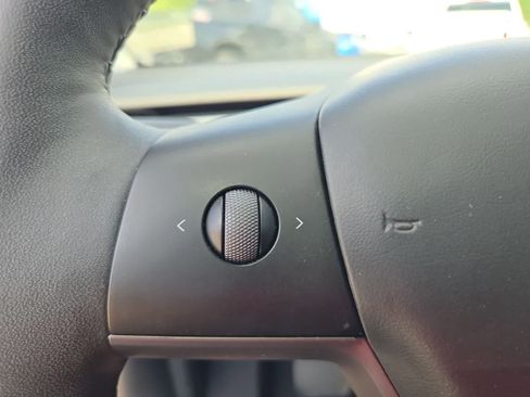 Used 2024 Tesla Model Y 2WD image 23