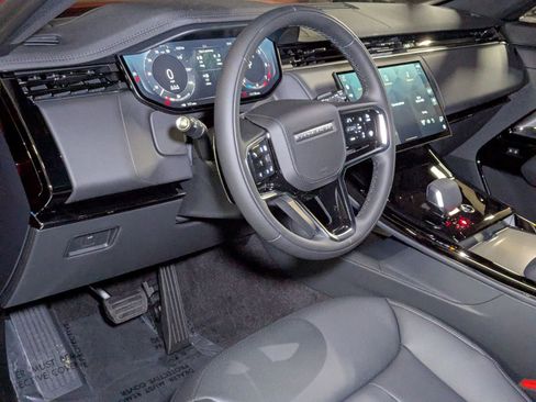 New 2025 Land Rover Range Rover Sport SE image 3