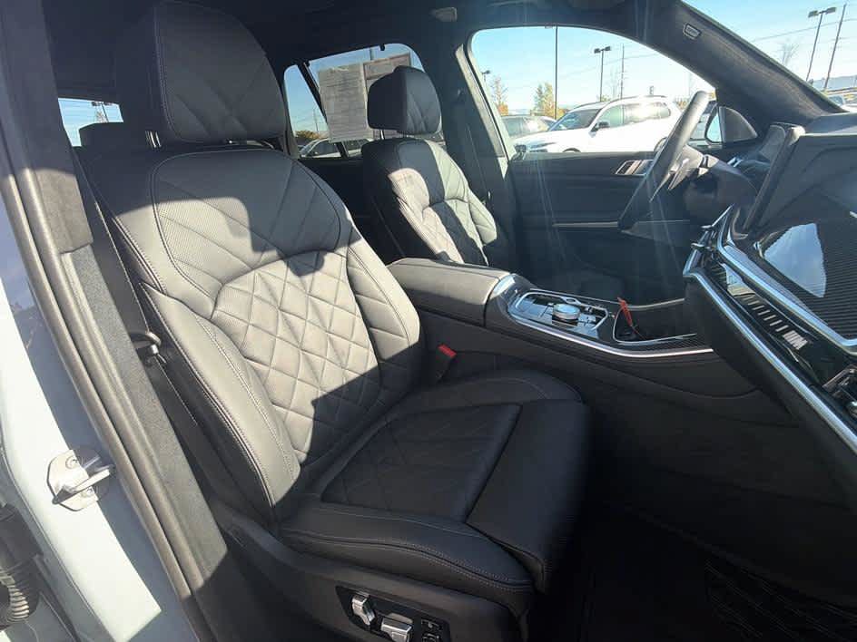 Used 2025 BMW X5 M60i AWD/4WD image 31