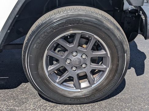 Used 2020 Jeep Gladiator Overland w/ LED Lighting Group image 11