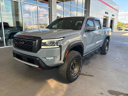 Used 2024 Nissan Frontier PRO-4X w/ Technology Package AWD/4WD image 2